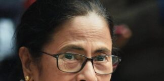 সই ঝুলিয়ে রাখলেন ইস্টবেঙ্গল কর্তারা, মুখ্যমন্ত্রীর কাছে যাবেন প্রাক্তনরা